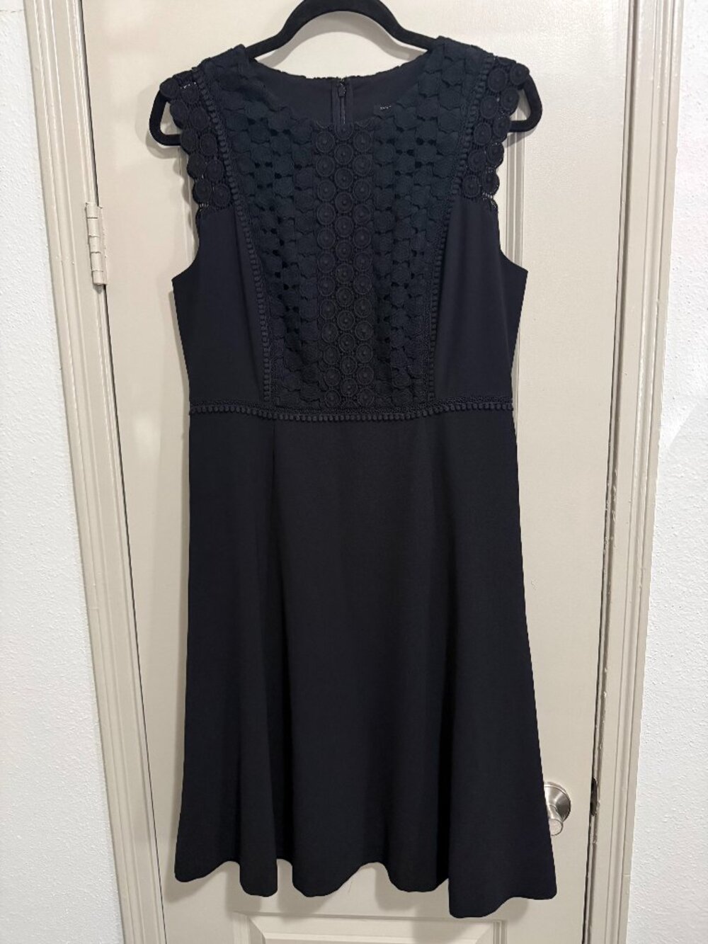 Ann Taylor A-Line Sheath Dress Womens Sz 8 Black Floral Crochet Sleeveless Lace